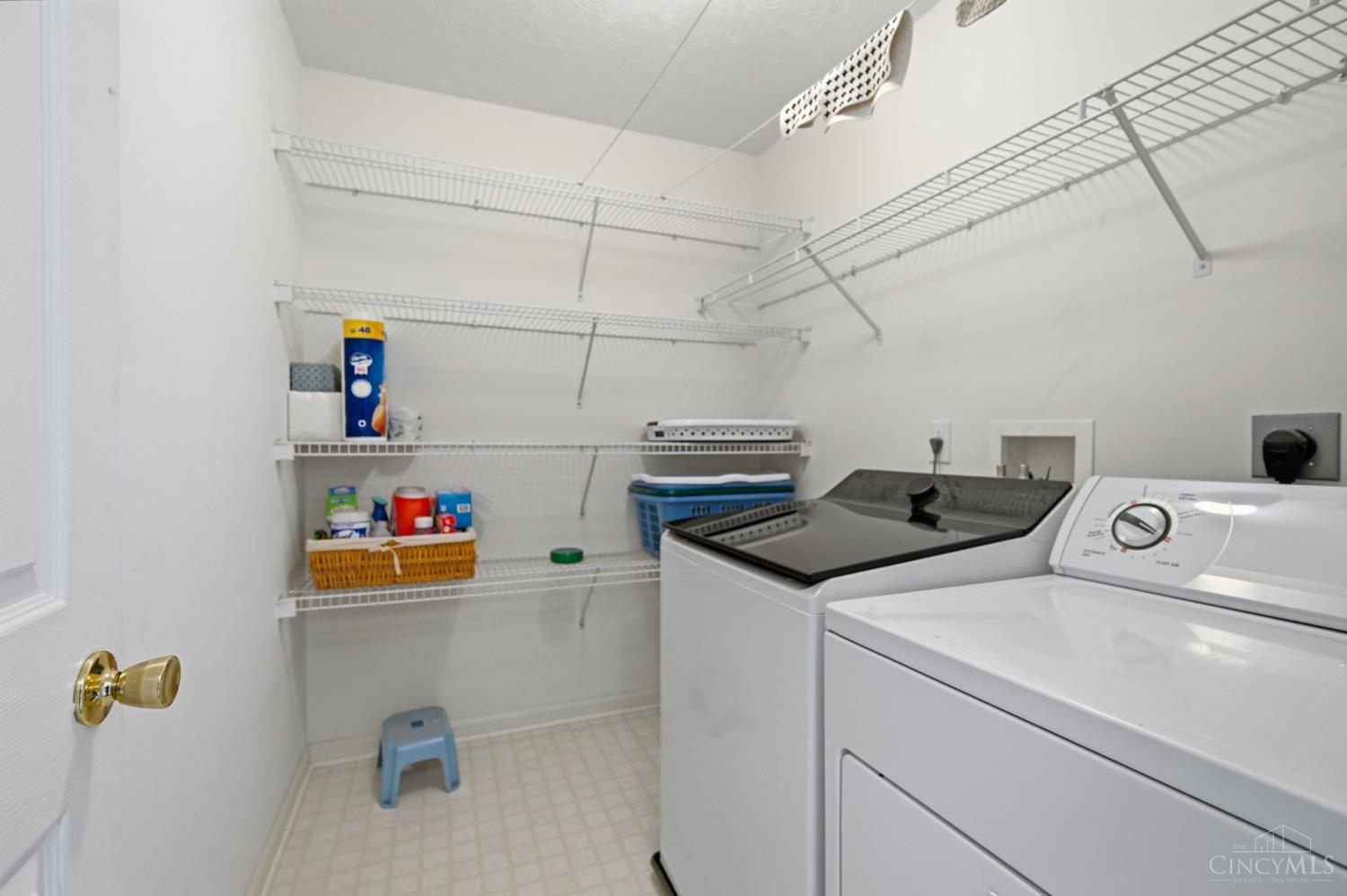 8080 Kings Court