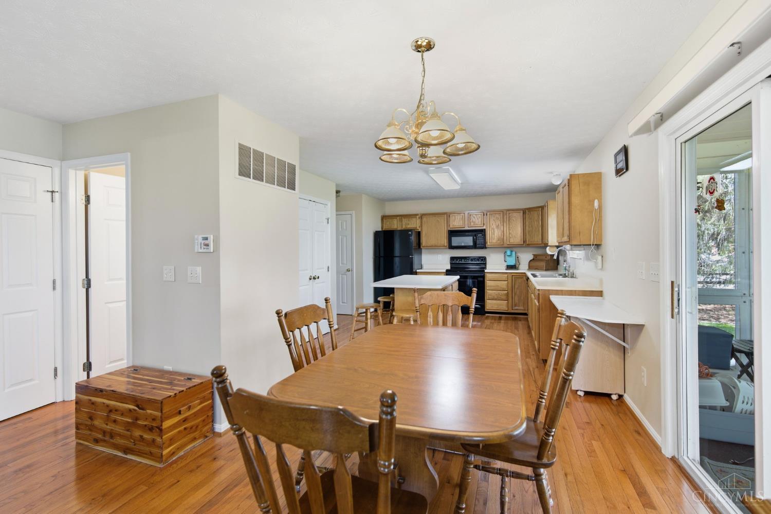 8080 Kings Court
