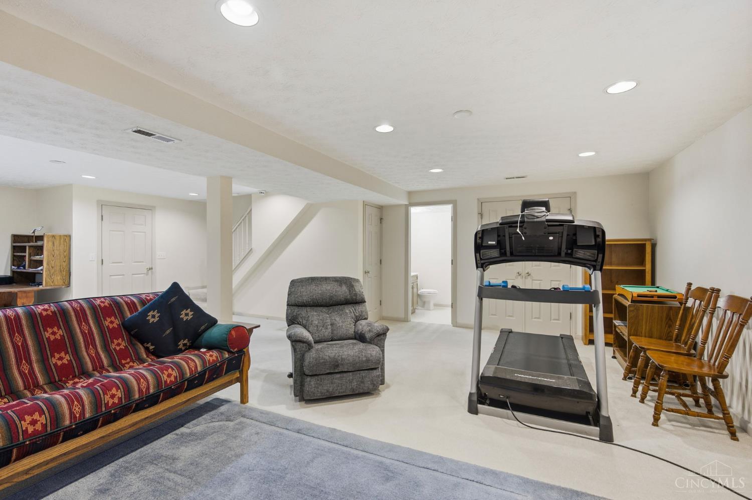 8080 Kings Court