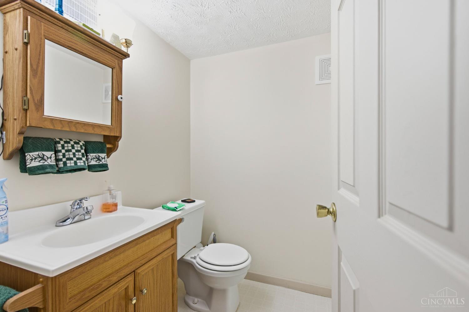 8080 Kings Court