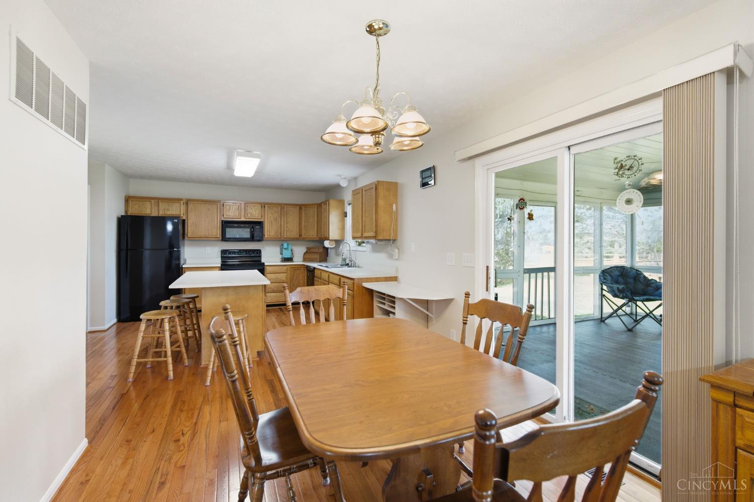 8080 Kings Court