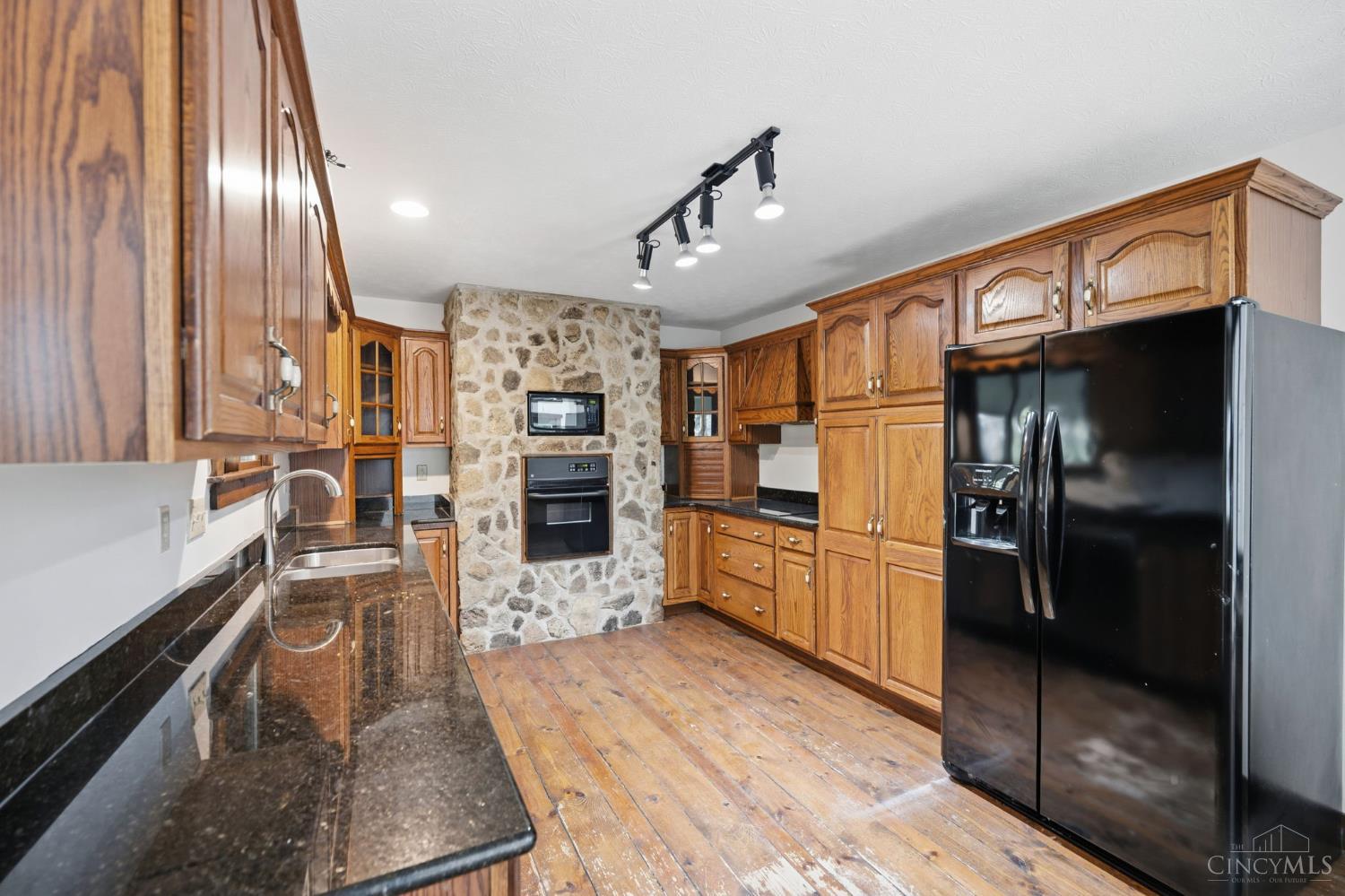 4725 Dewey Drive