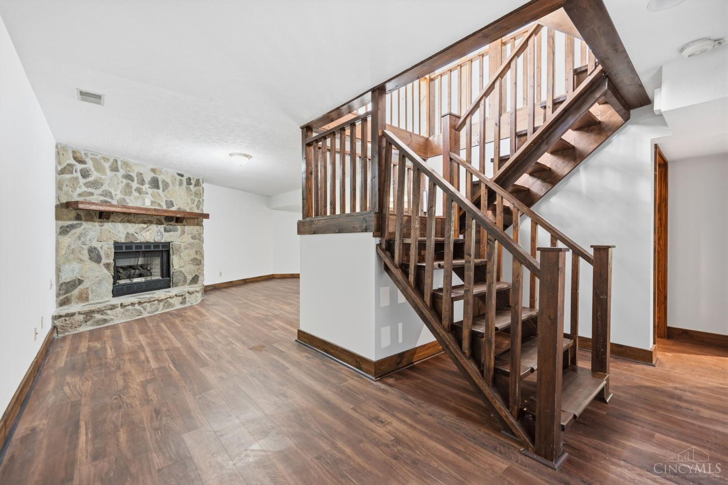 4725 Dewey Drive