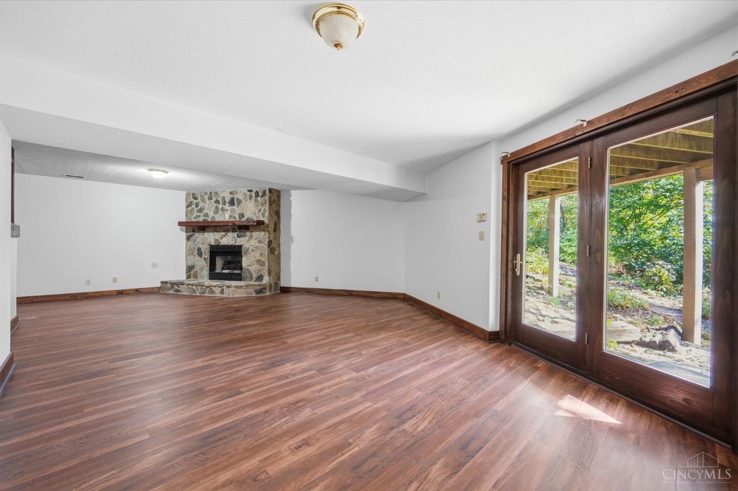 4725 Dewey Drive