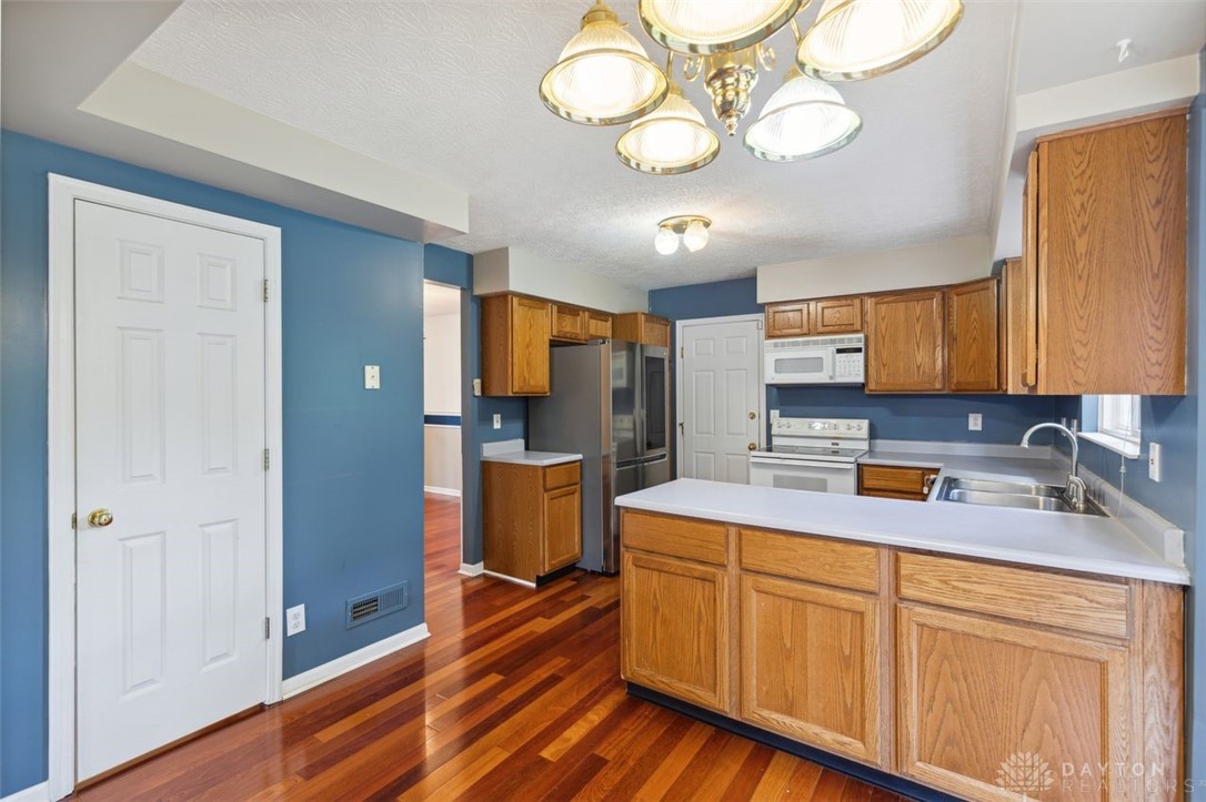 405 Lawndale Court