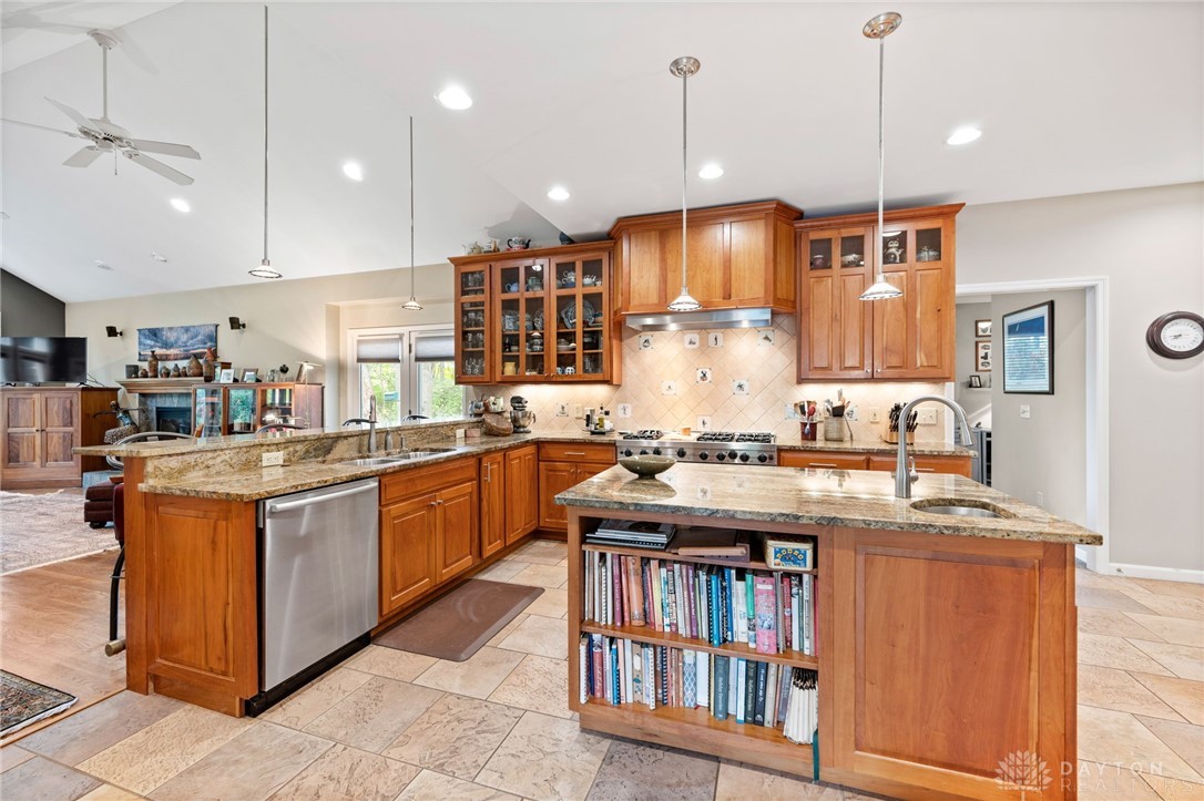 945 S Nixon Camp Road