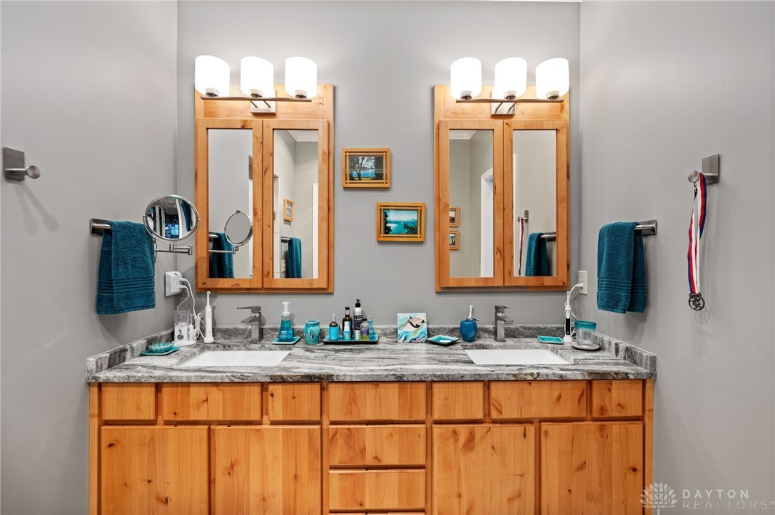 945 S Nixon Camp Road