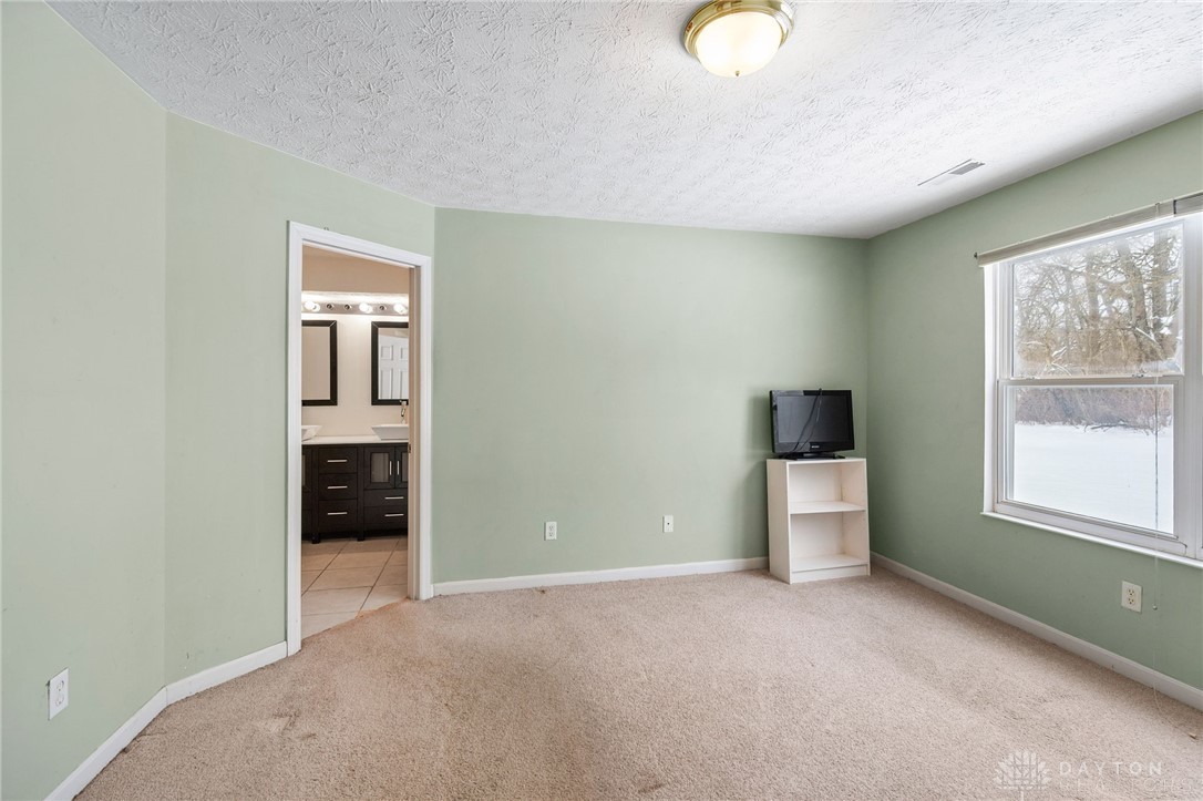 854 Round Hill Court