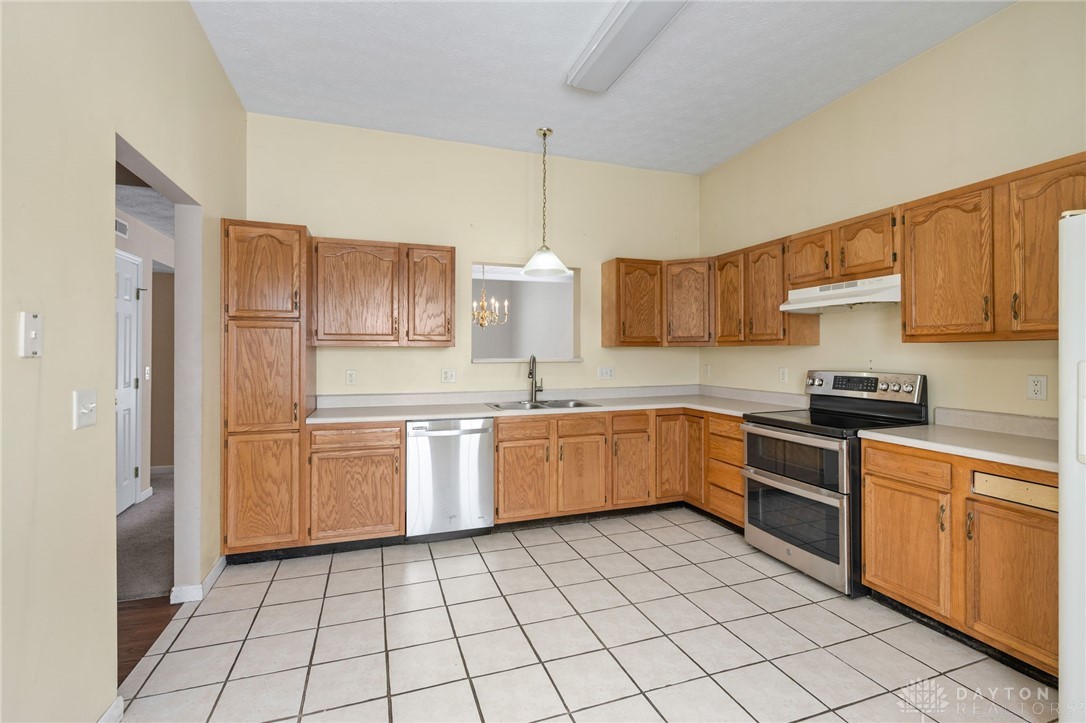 854 Round Hill Court