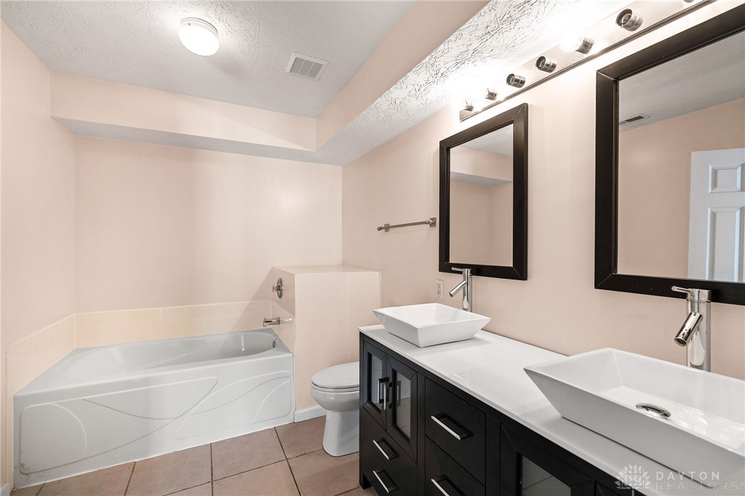 854 Round Hill Court