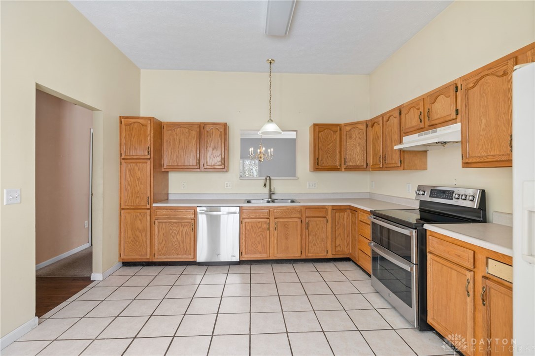 854 Round Hill Court