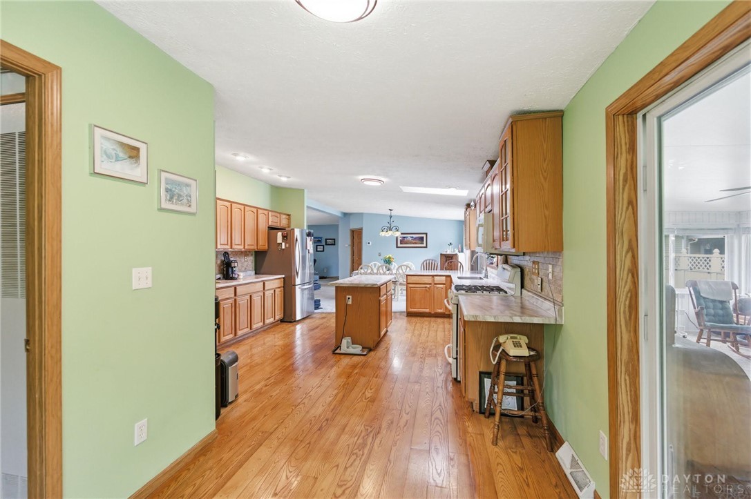 2310 Mallory Court 8