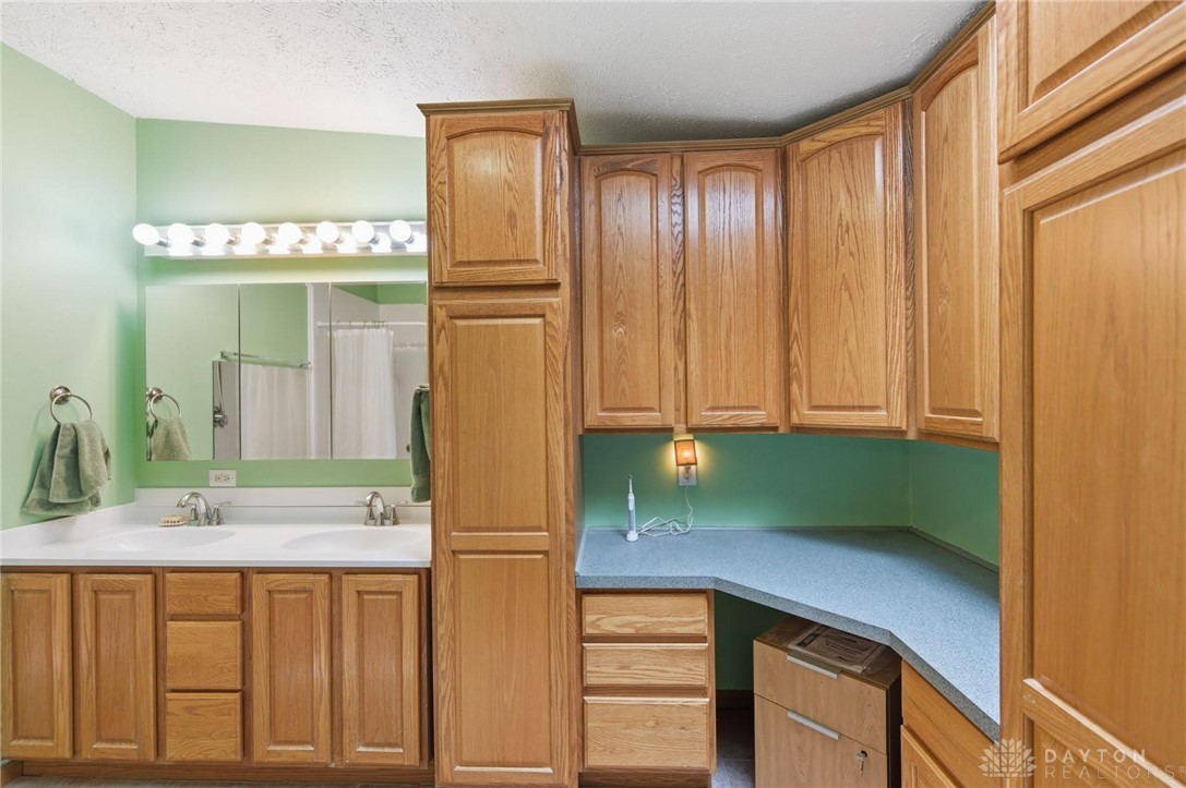 2310 Mallory Court 8