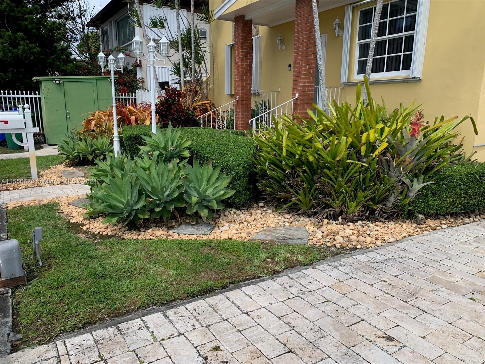 3521 SW 23rd St # 3521