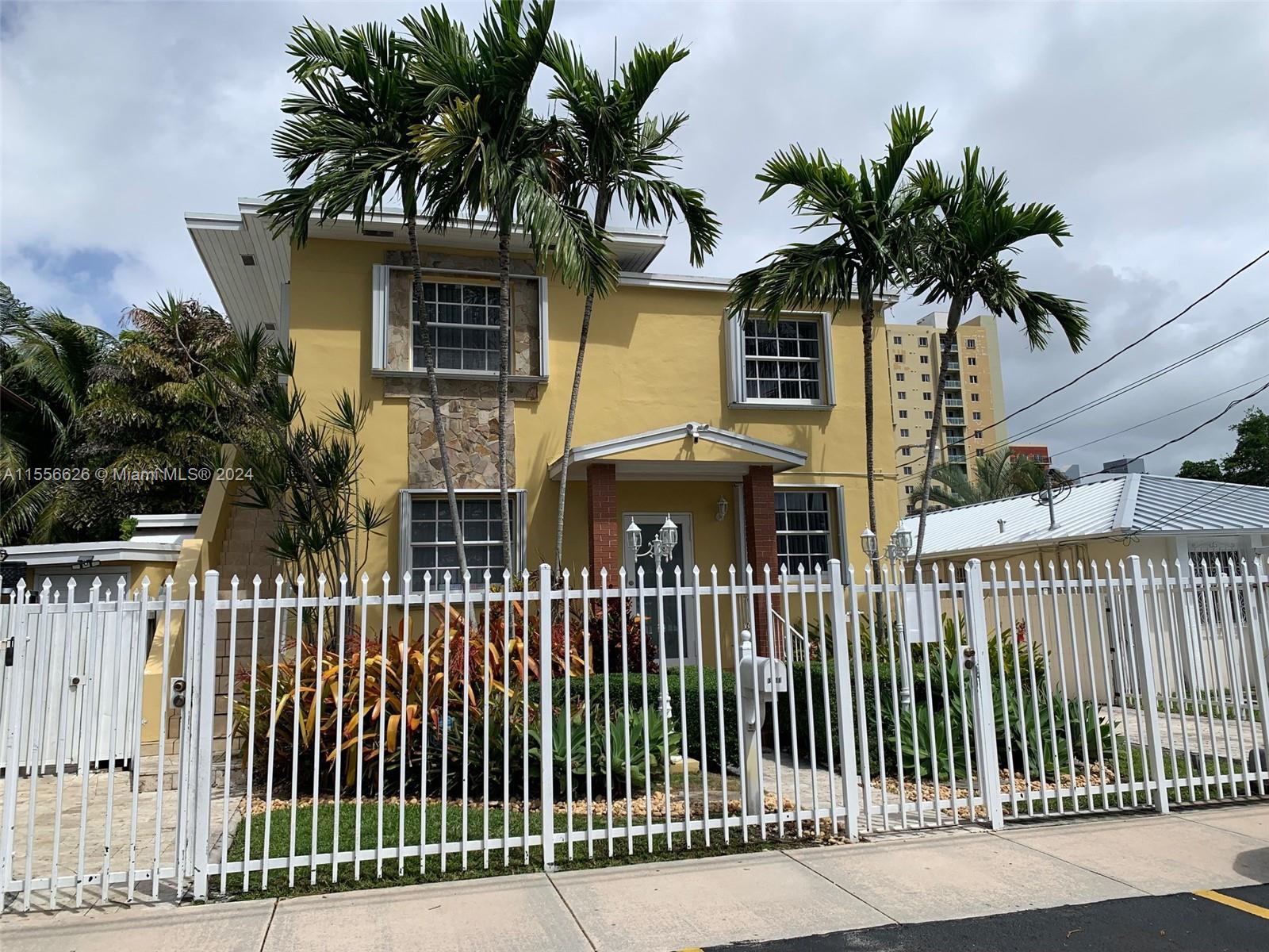 3521 SW 23rd St # 3521