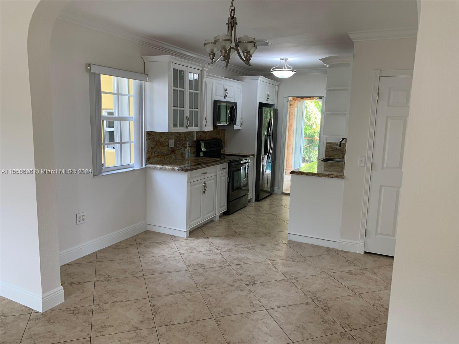 3521 SW 23rd St # 3521