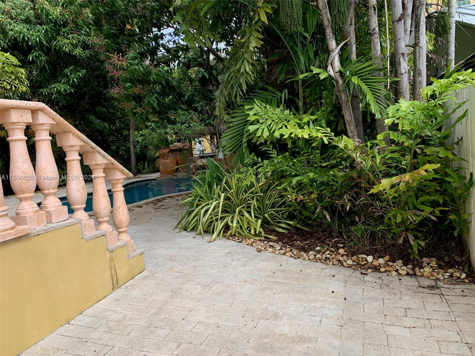 3521 SW 23rd St # 3521