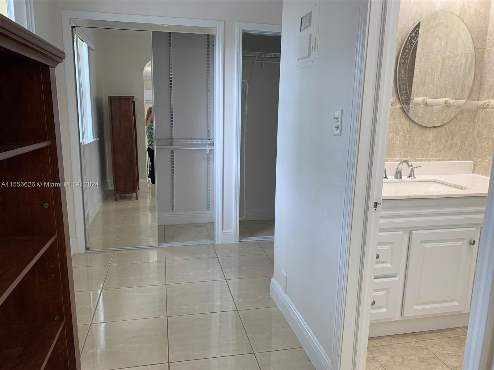 3521 SW 23rd St # 3521