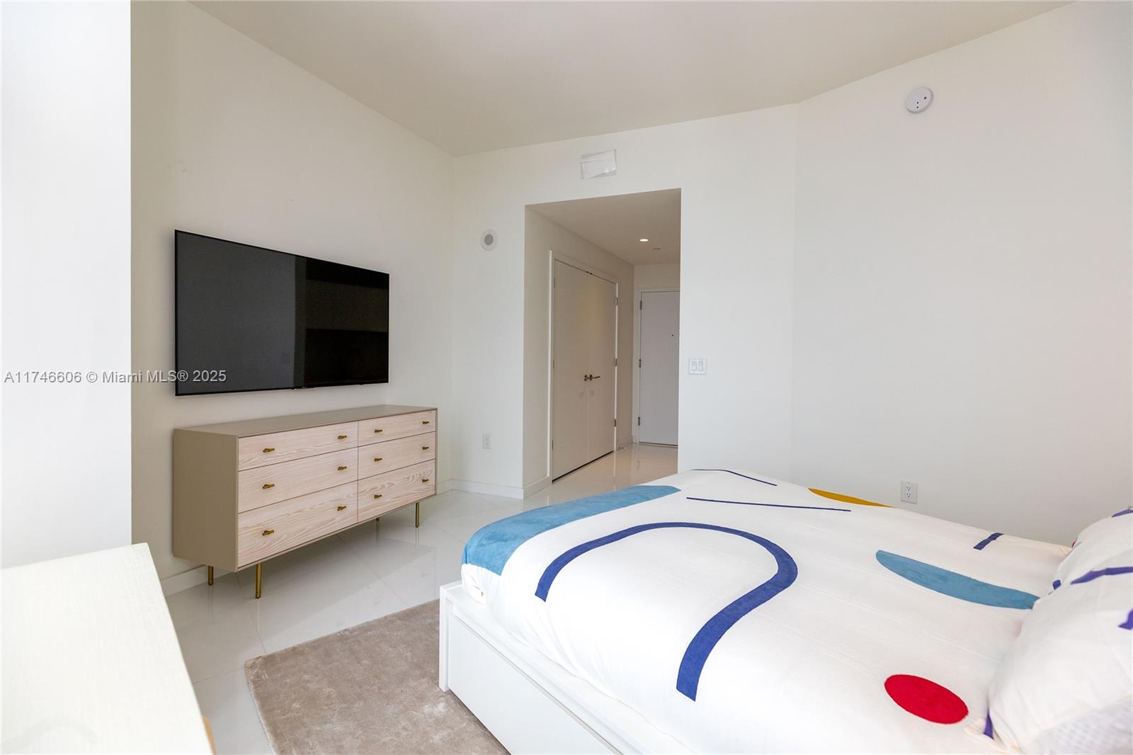 851 NE 1st Ave # 2812