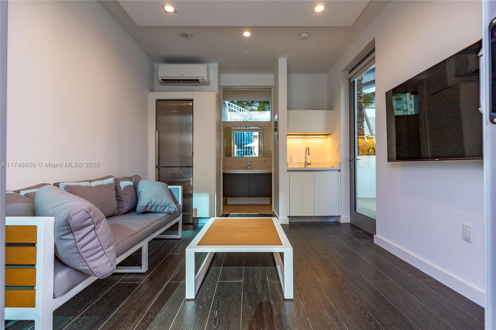 851 NE 1st Ave # 2812