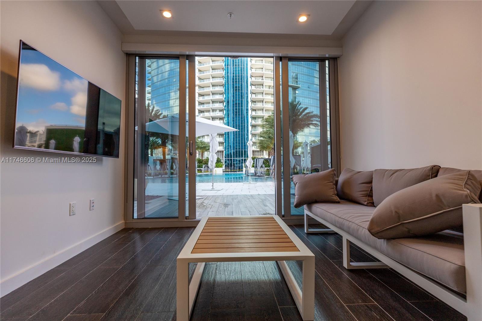 851 NE 1st Ave # 2812