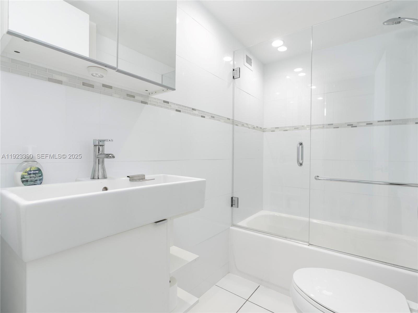 7135 Collins Ave # 1233