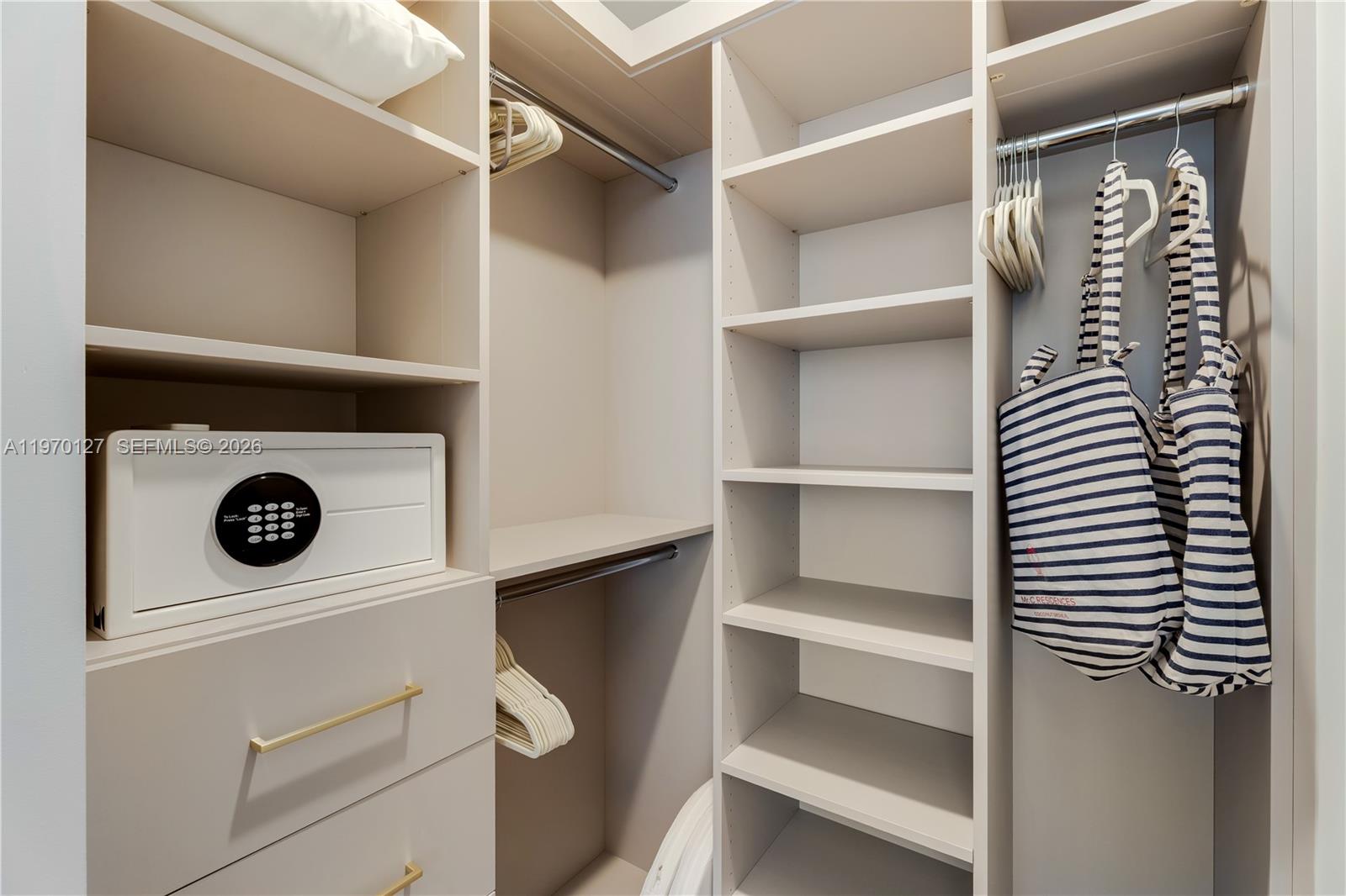 2678 Tigertail Ave # 1410