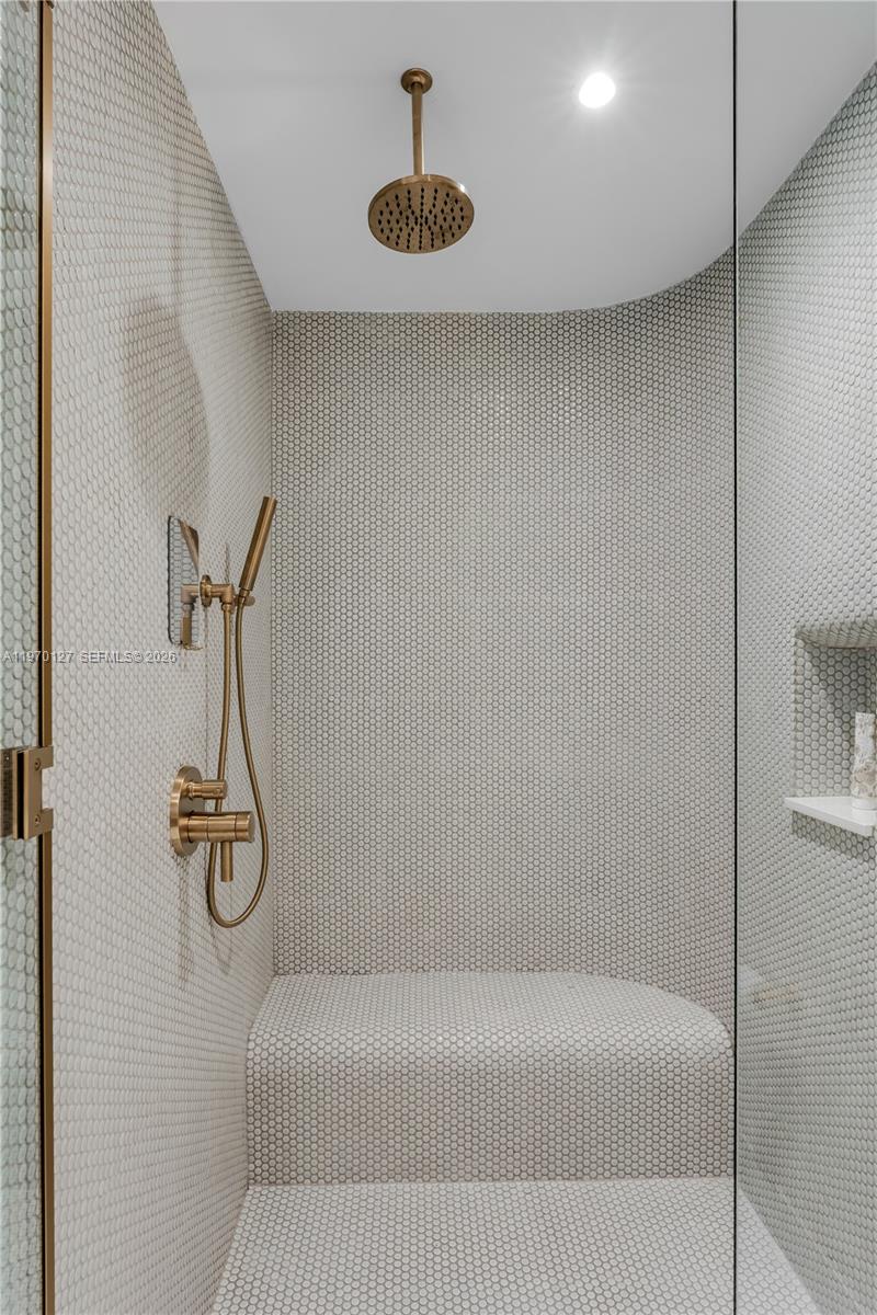 2678 Tigertail Ave # 1410