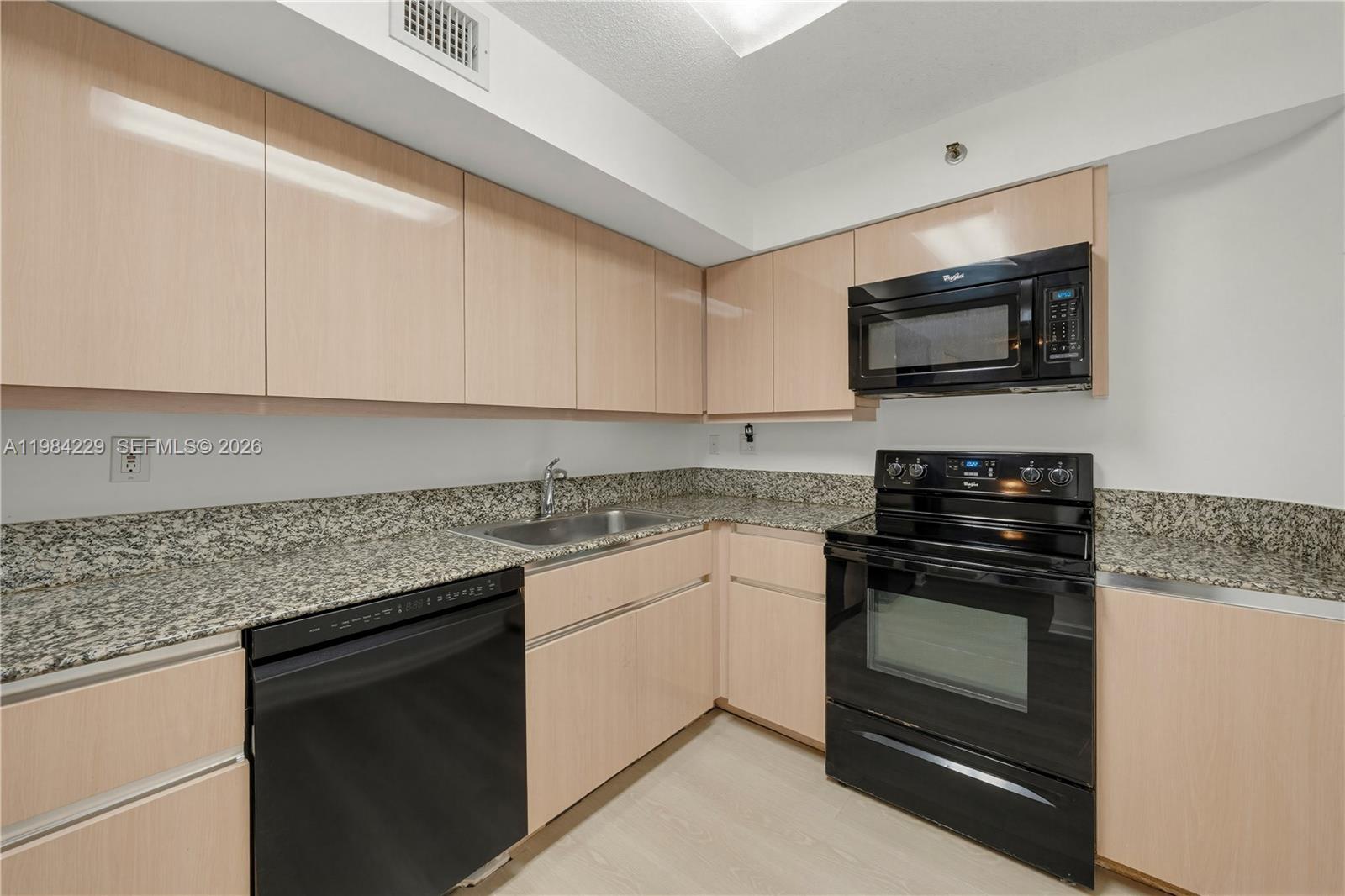 5757 Collins Ave # 707