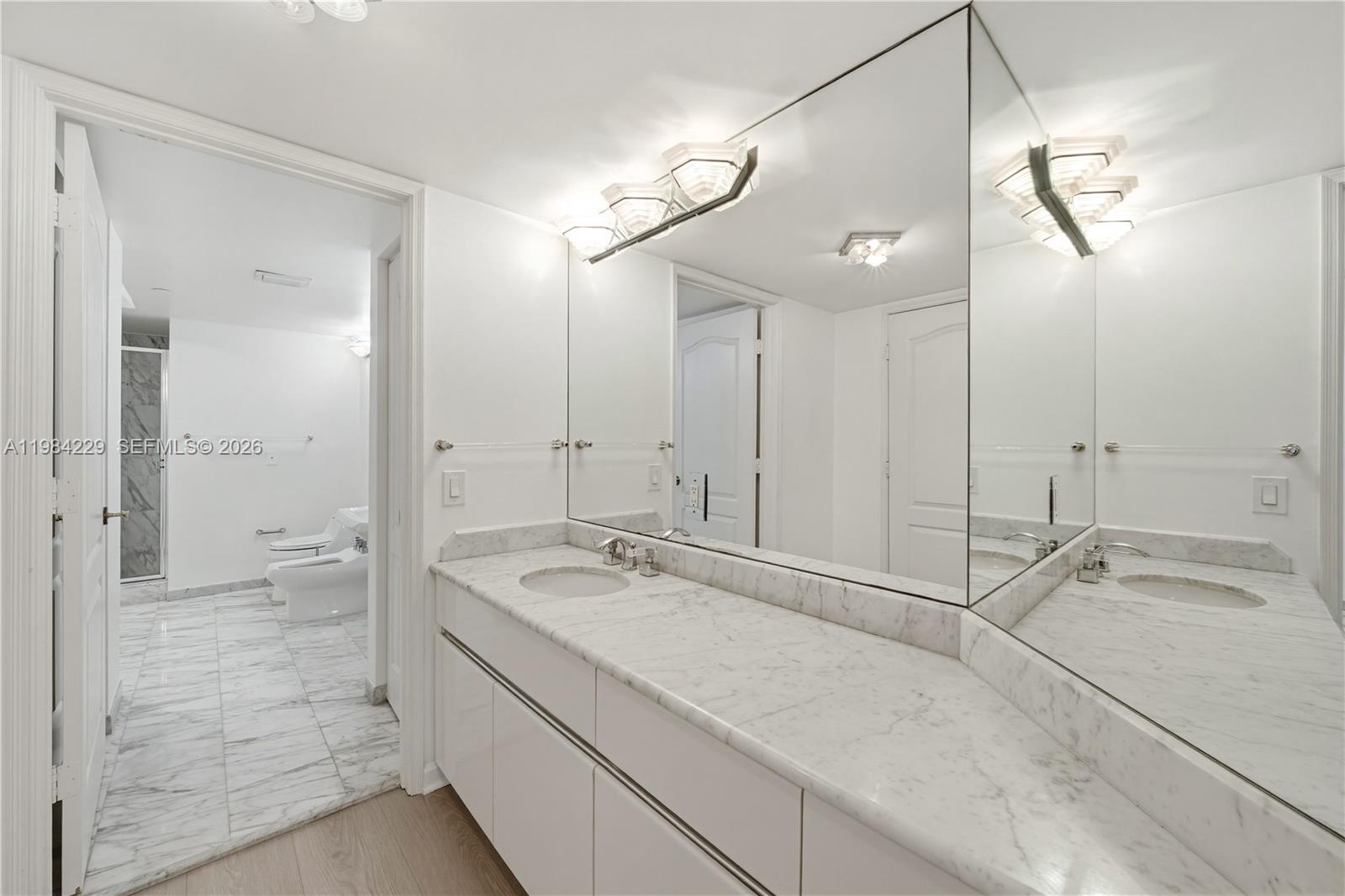 5757 Collins Ave # 707