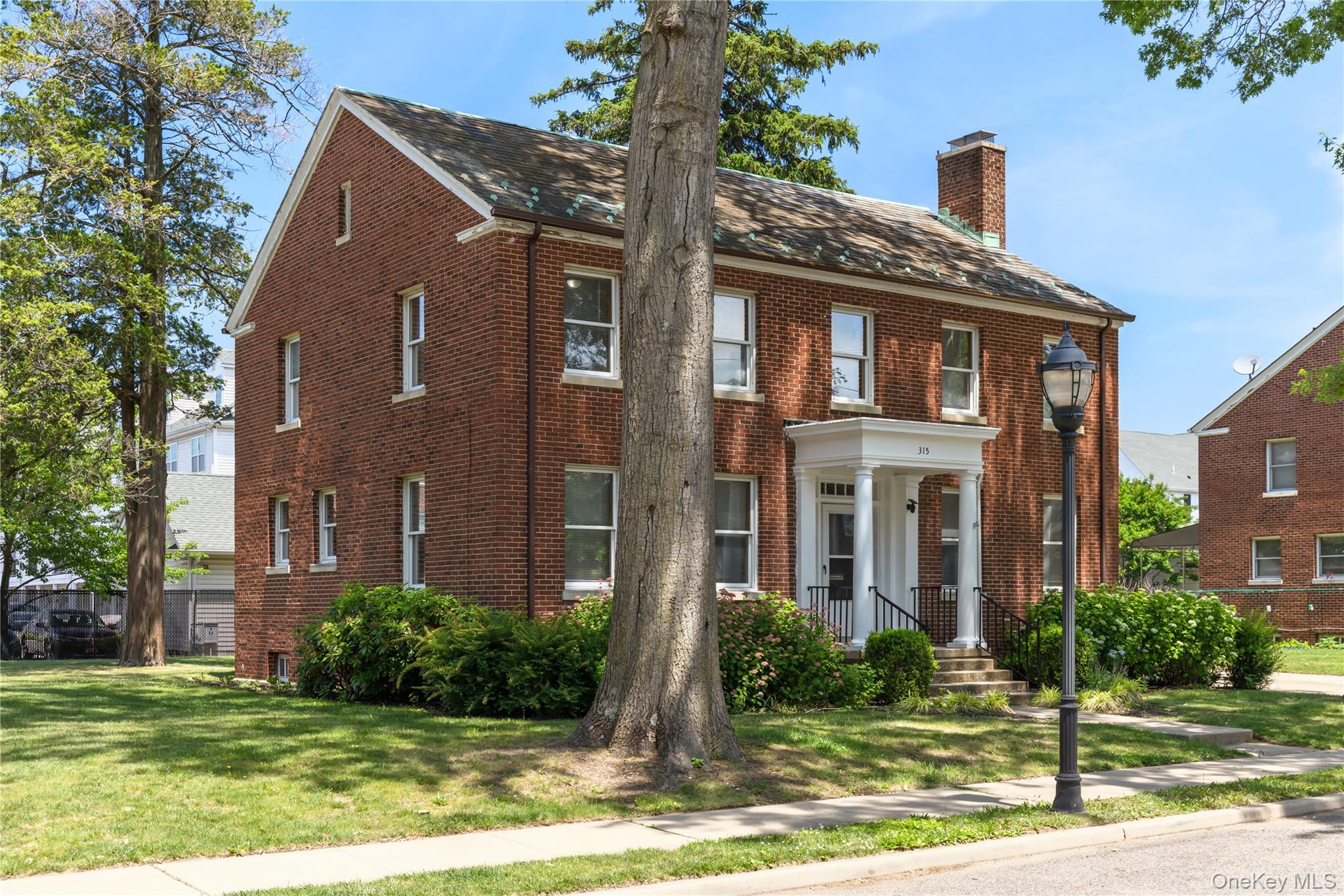 315 Ellington Avenue E