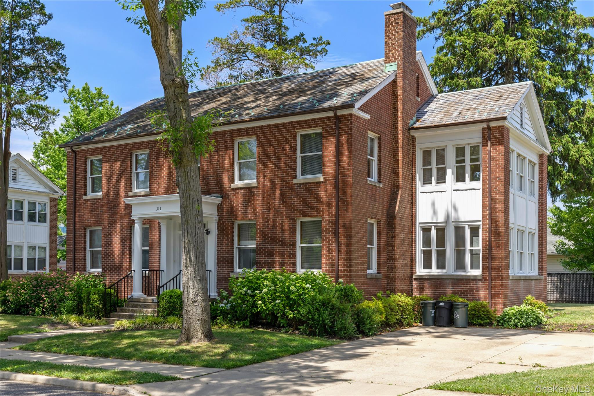 315 Ellington Avenue E