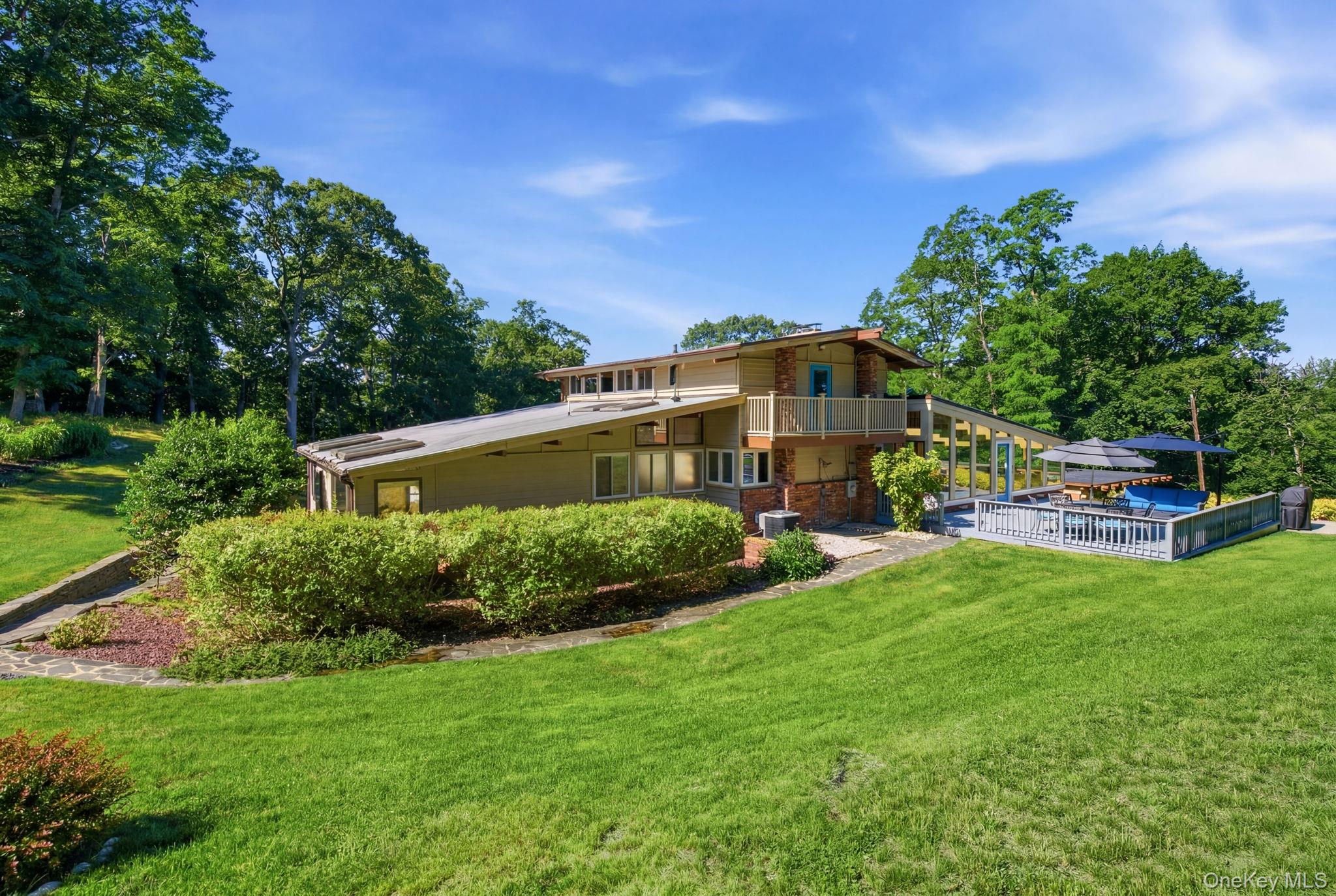 2 Fiddlers Green Drive