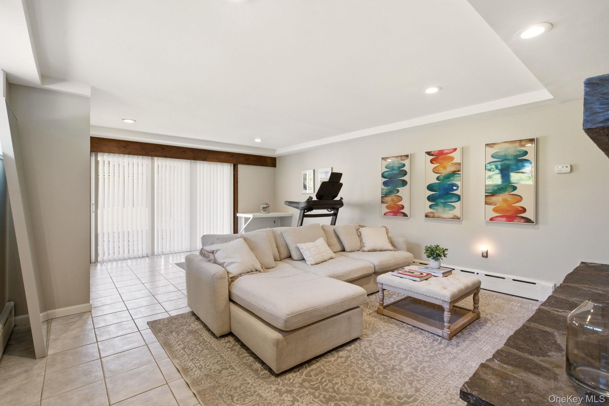 2 Fiddlers Green Drive