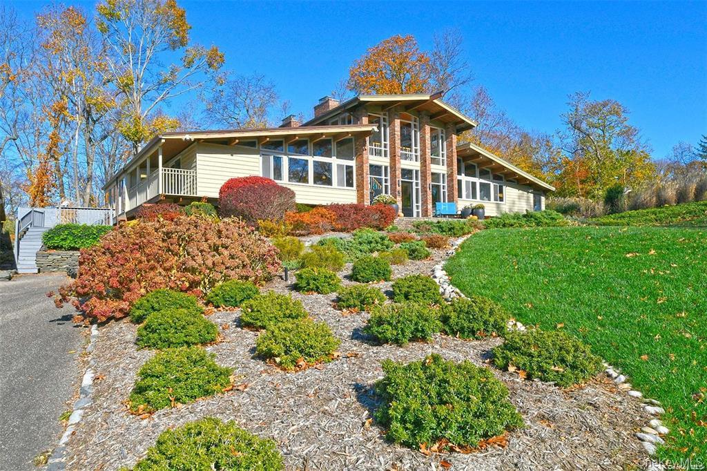 2 Fiddlers Green Drive