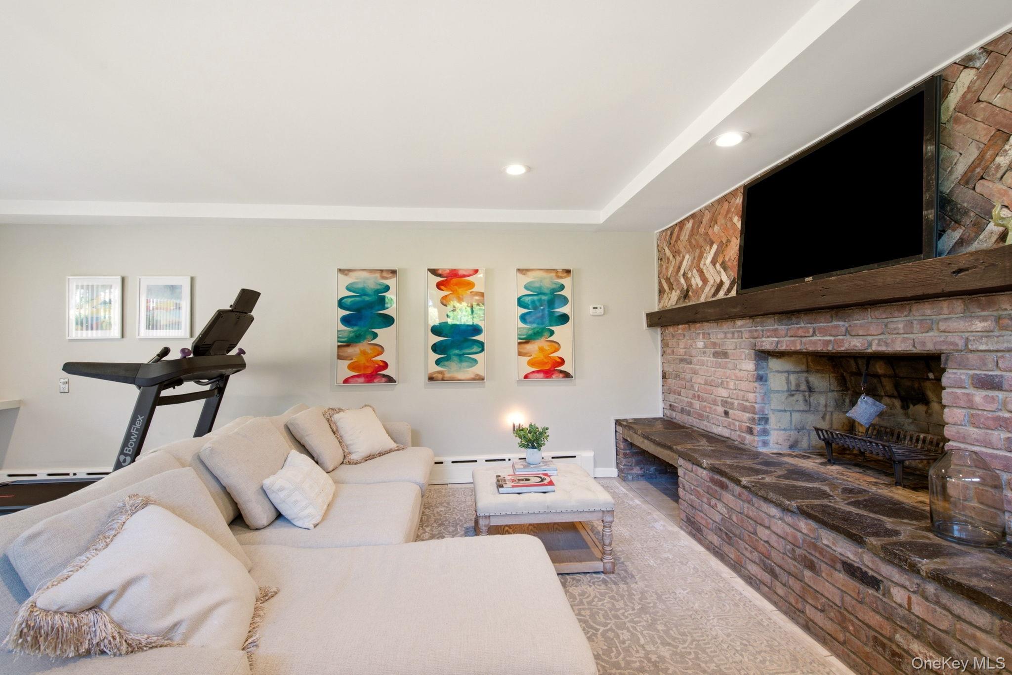 2 Fiddlers Green Drive