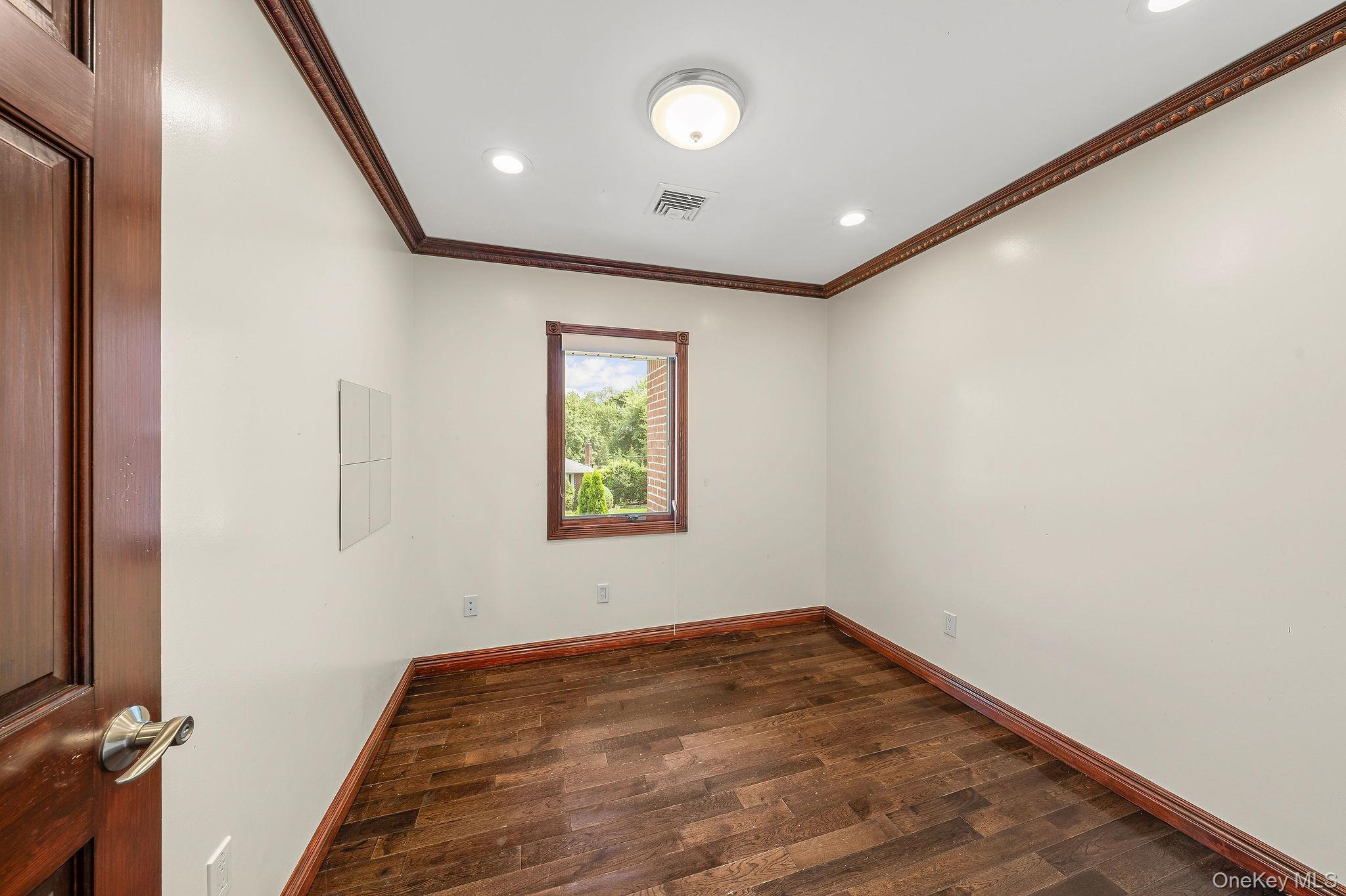 300 Ellen Place