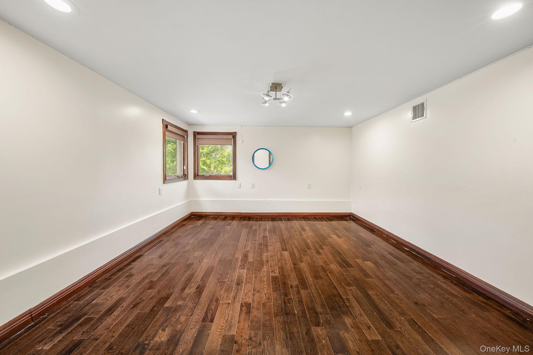 300 Ellen Place