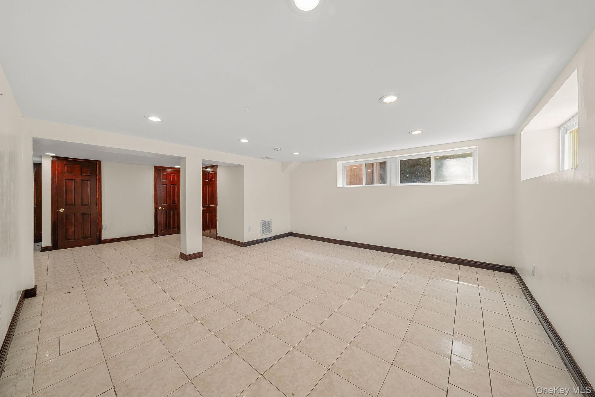 300 Ellen Place