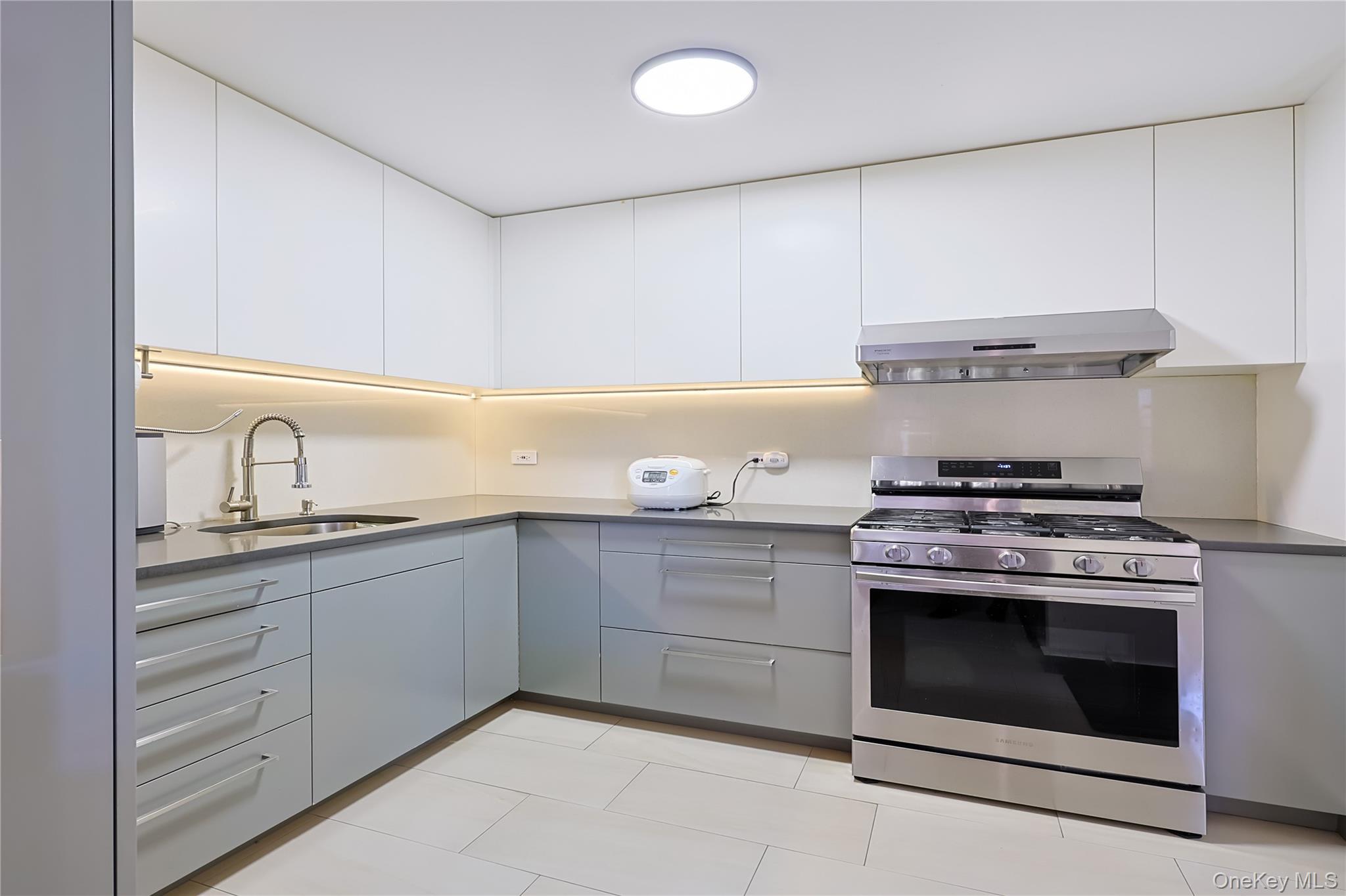 13604 Cherry Avenue Unit: 4E