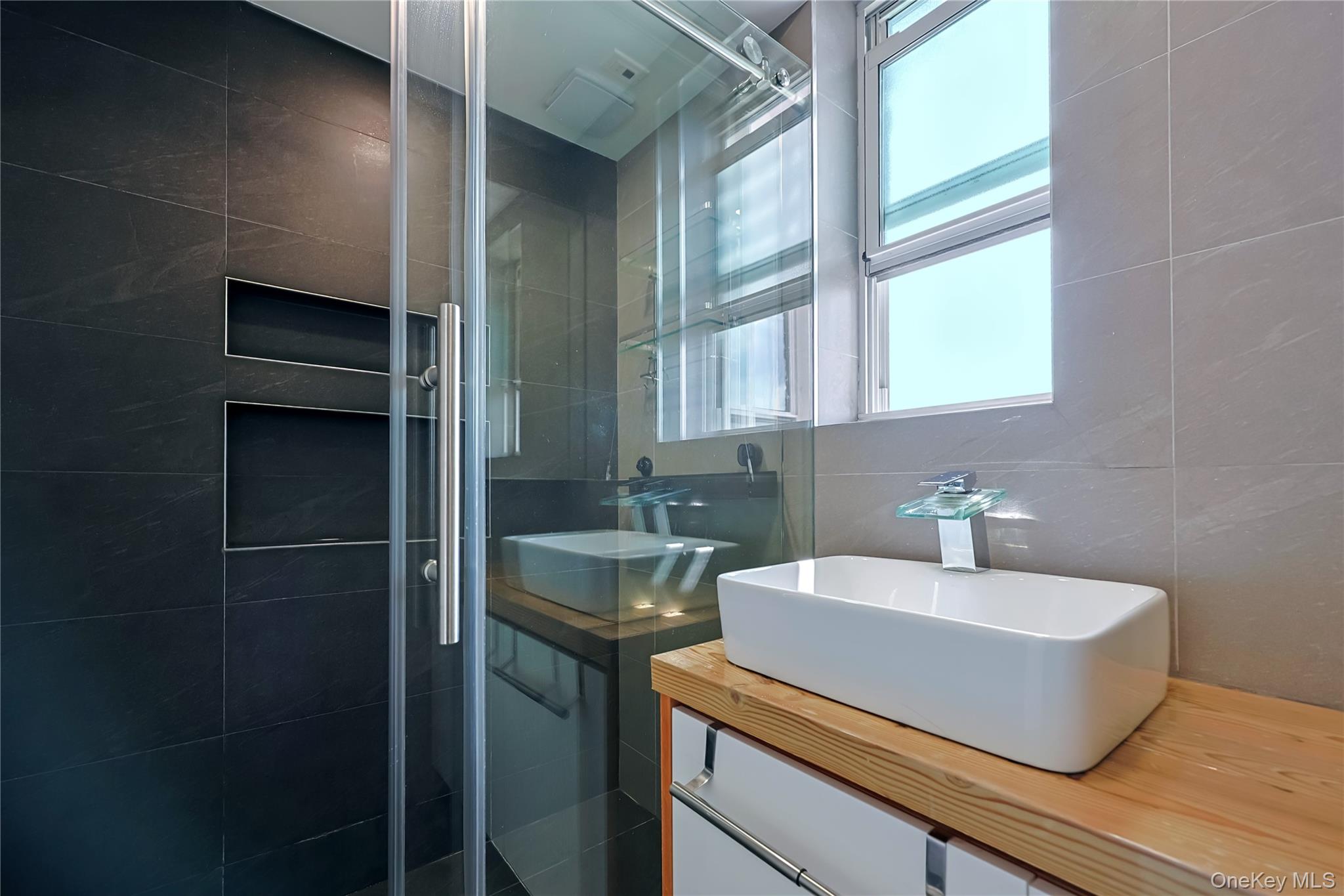 13604 Cherry Avenue Unit: 4E