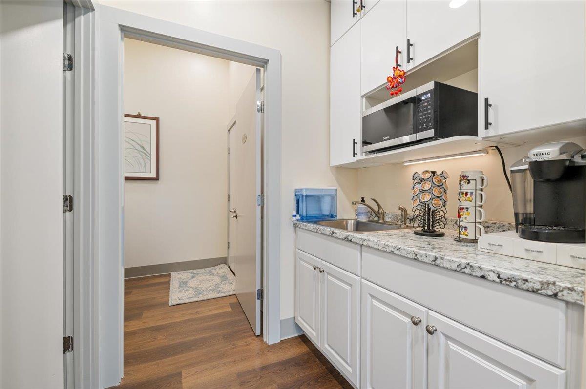 391 W Jericho Turnpike
