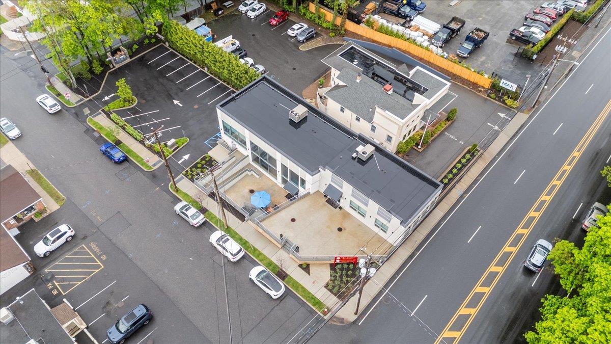 391 W Jericho Turnpike