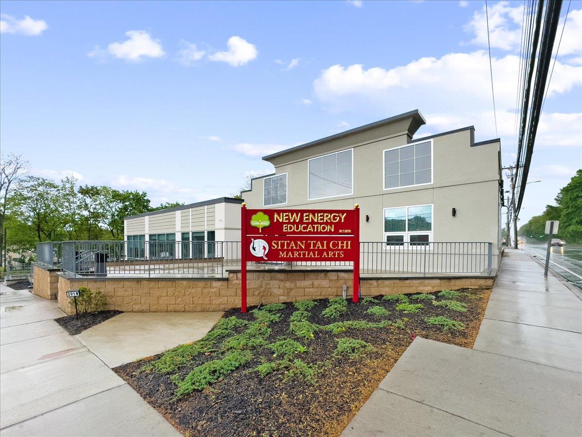 391 W Jericho Turnpike