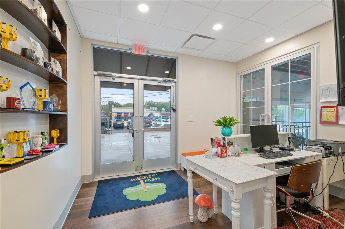 391 W Jericho Turnpike