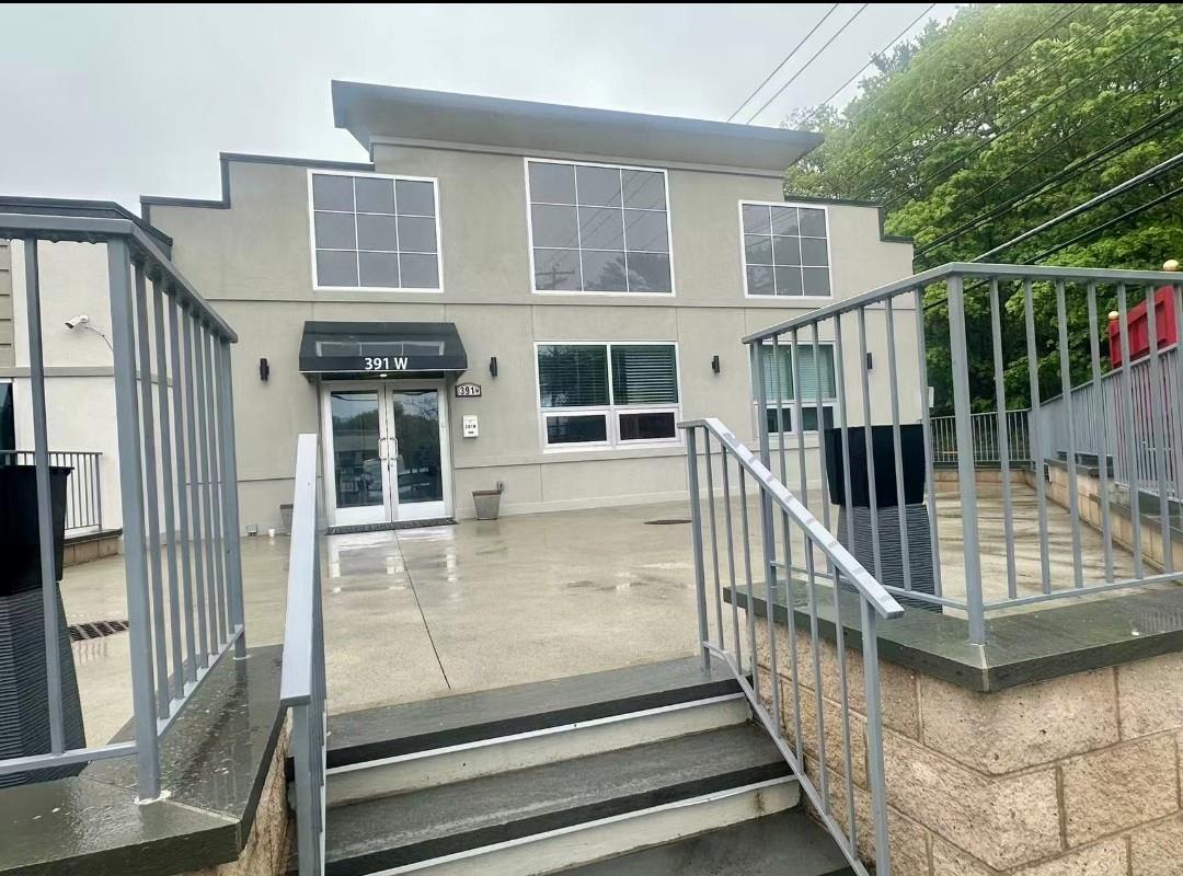 391 W Jericho Turnpike