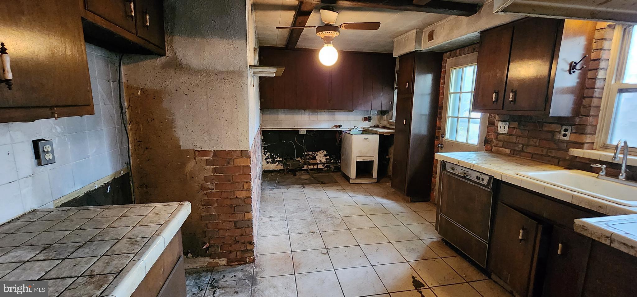 2211 Mary Ln