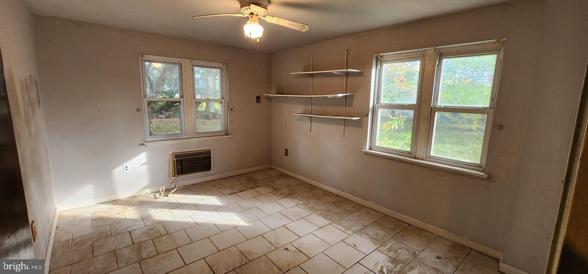 2211 Mary Ln