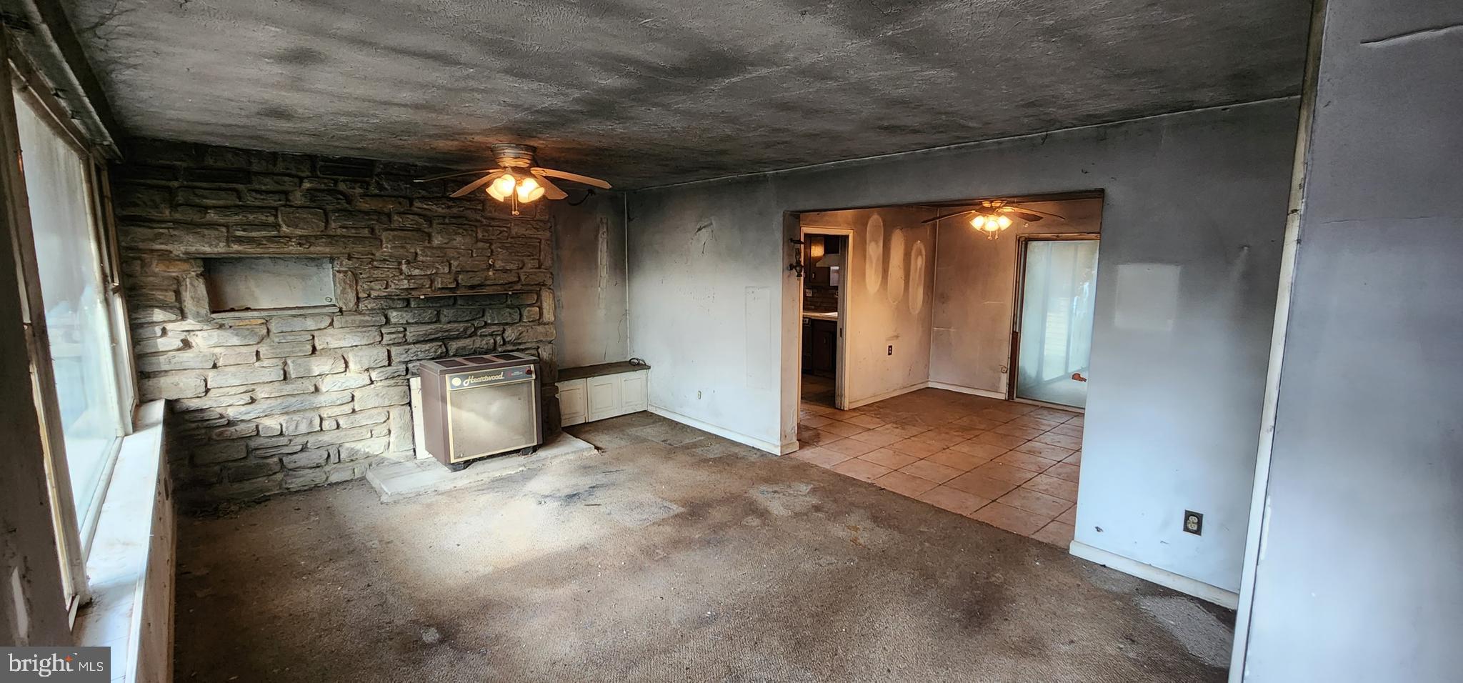 2211 Mary Ln