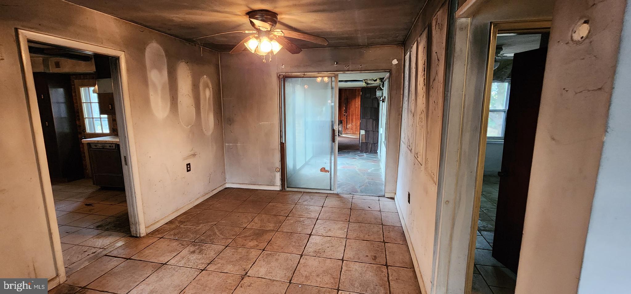 2211 Mary Ln